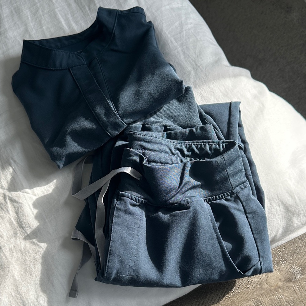 Dark Seal Gray Scrub Set